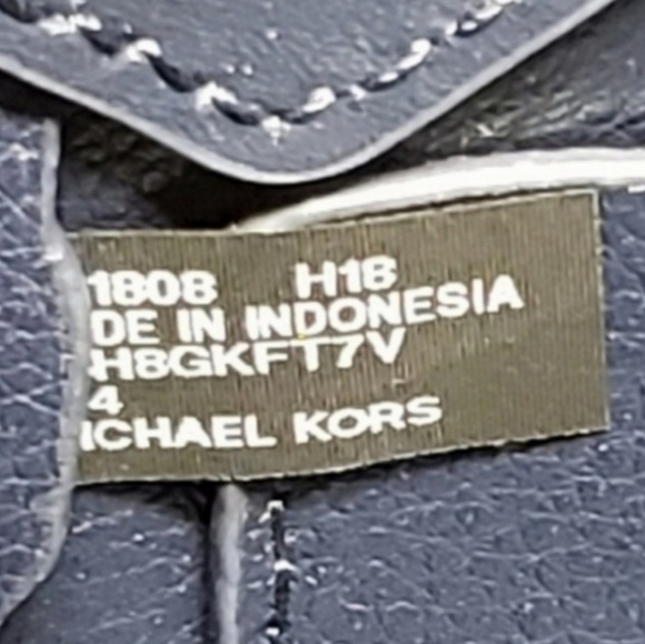 Michael Kors Kimberly Large Bonded Tote Bag - Picture 5 of 7